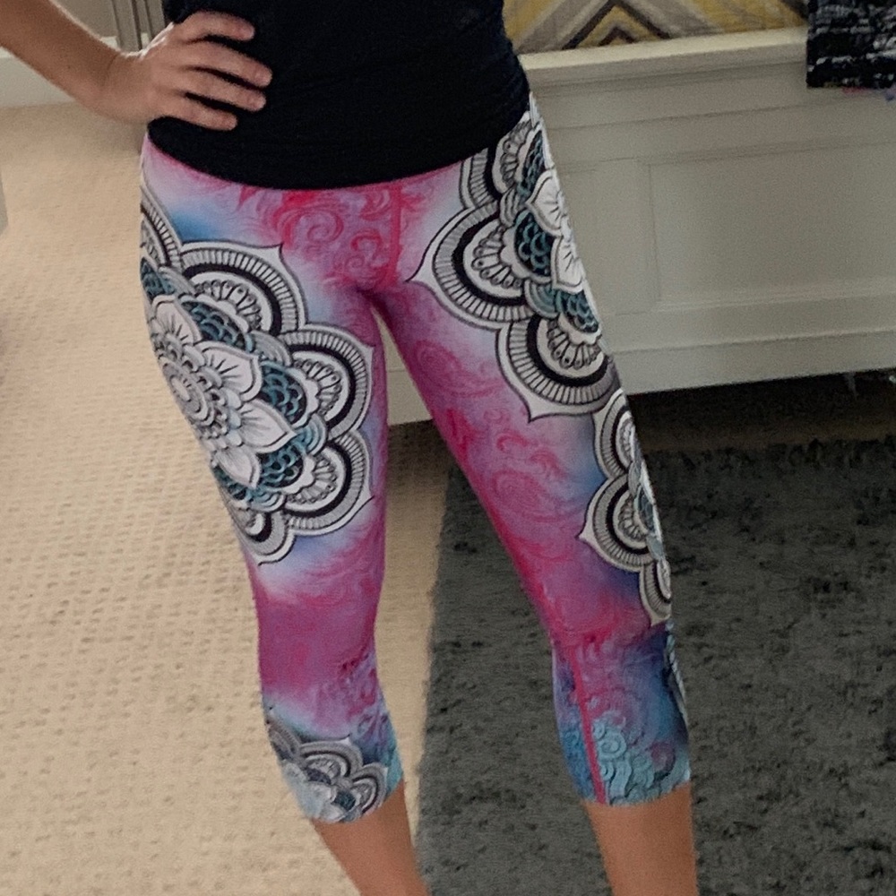 EUC Floral Mandala Capri Leggings in Pink and Blue
